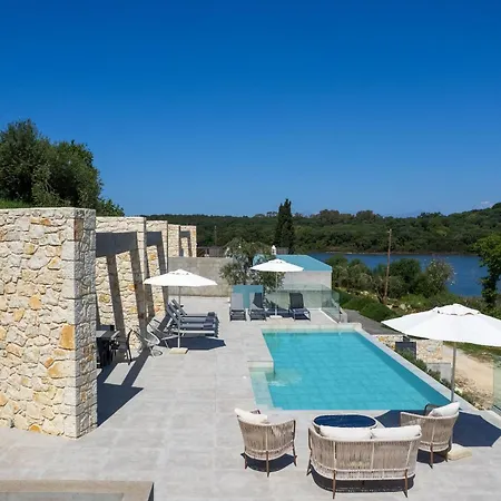 Otter By Posarellivillas Αχαράβη