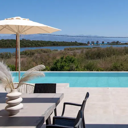 Otter By Posarellivillas Αχαράβη