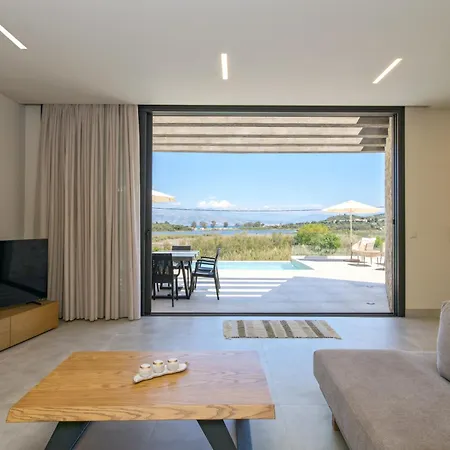 Otter By Posarellivillas Αχαράβη