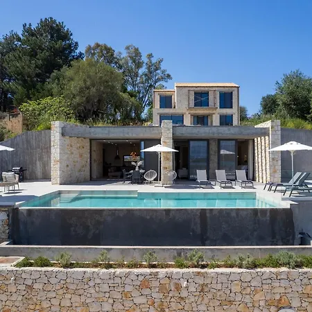 Otter By Posarellivillas *