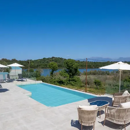 Villa Otter By Posarellivillas