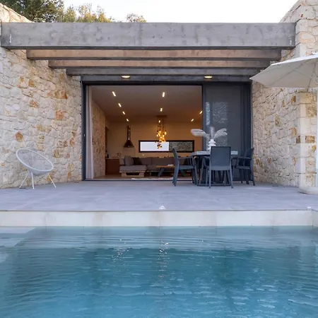 Otter By Posarellivillas Vilă *