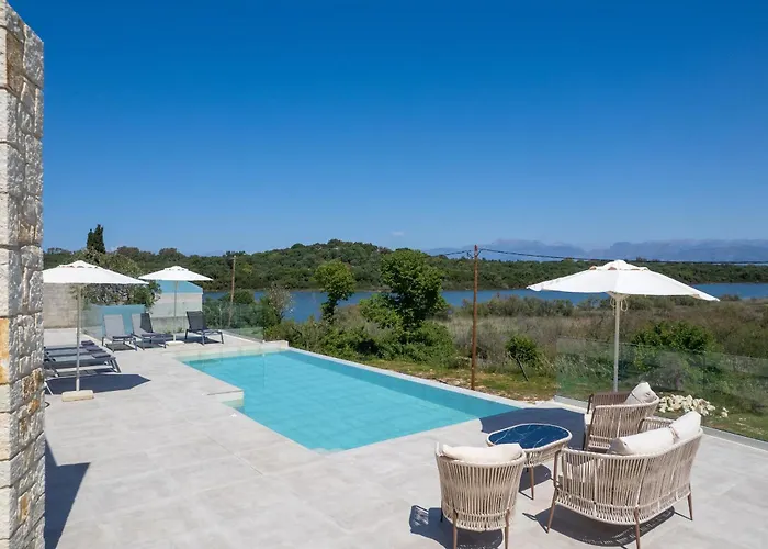 Villa Otter By Posarellivillas